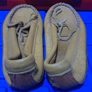 VINTAGE HIDES IN HAND LEATHER HOUSE SHOES SIZE 10
